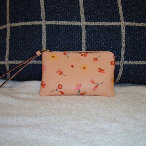 Coach Corner Zip Wristlet with Mystical Floral Print EXCELLENT CONDITION! - Picture 12 of 12